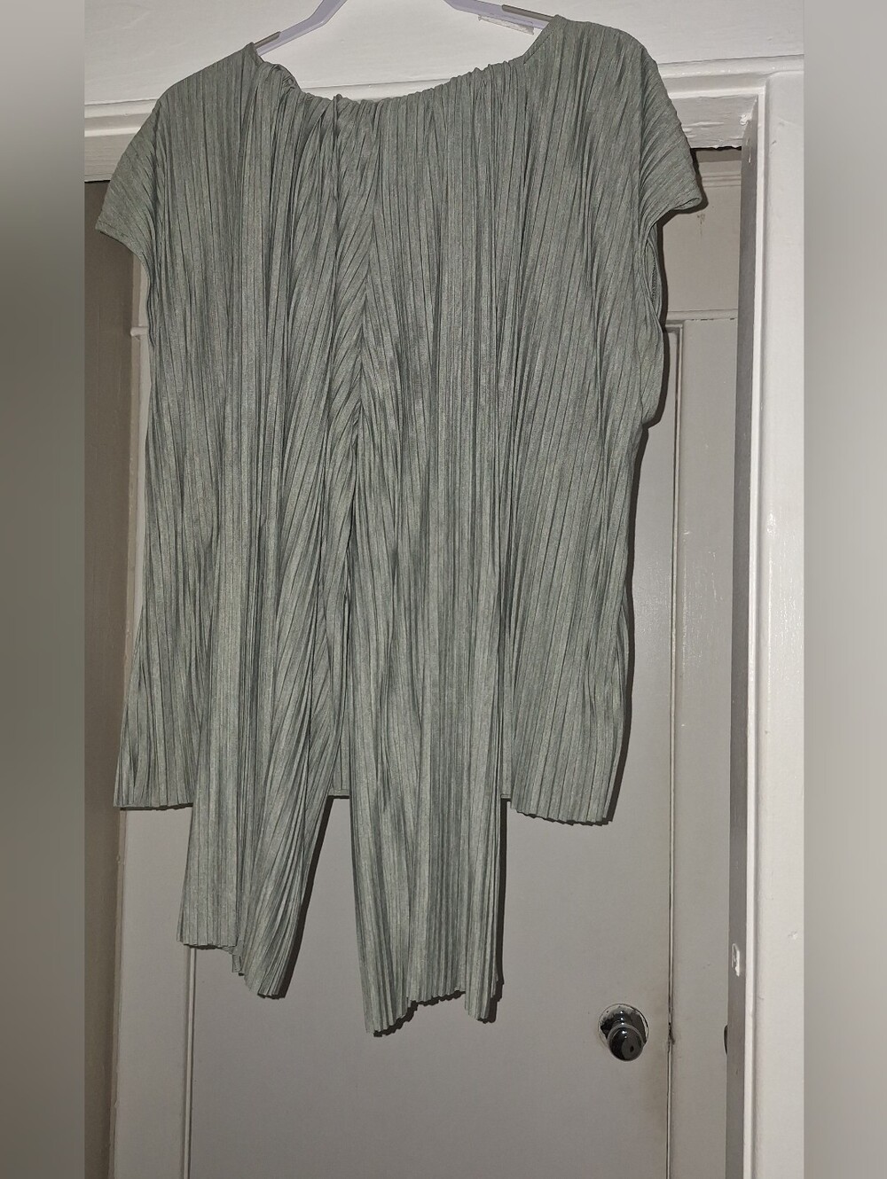 Olive Green Pleated  Set.  Size XL Petite Lightweight  Elastic Waist